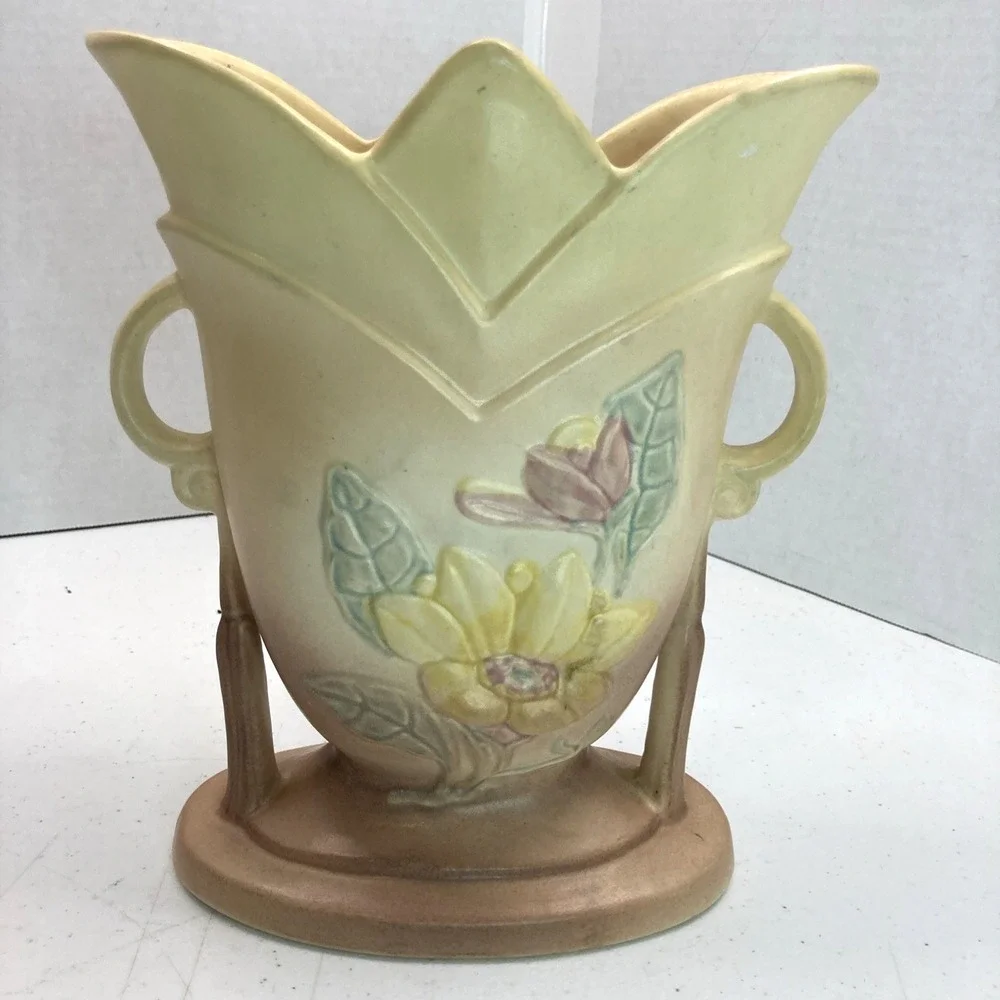 Vtg Hull Magnolia Art Pottery Double Handle Yellow to Pink Vase 8.5